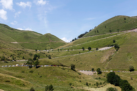 ペイルスルド峠（標高1,569m） 四峠の中では勾配は穏やか。2012年大会第16ステージではオービスク、トゥールマレ、アスパン、ペイルスルドの順で四峠ともコースに組み込まれた。
