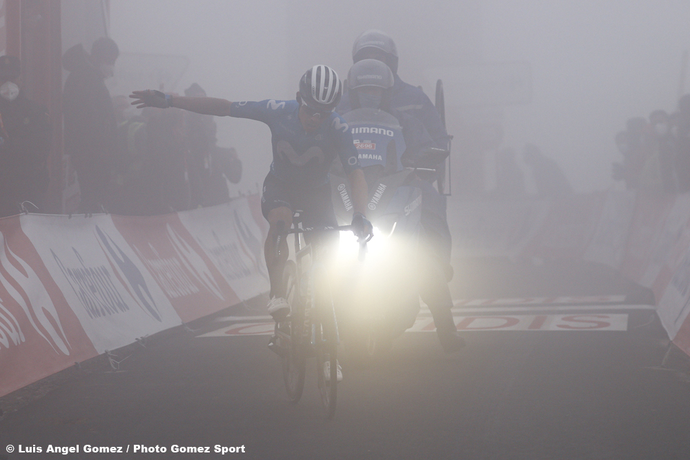 濃霧の中でフィニッシュしたミヘルアンヘル・ロペス