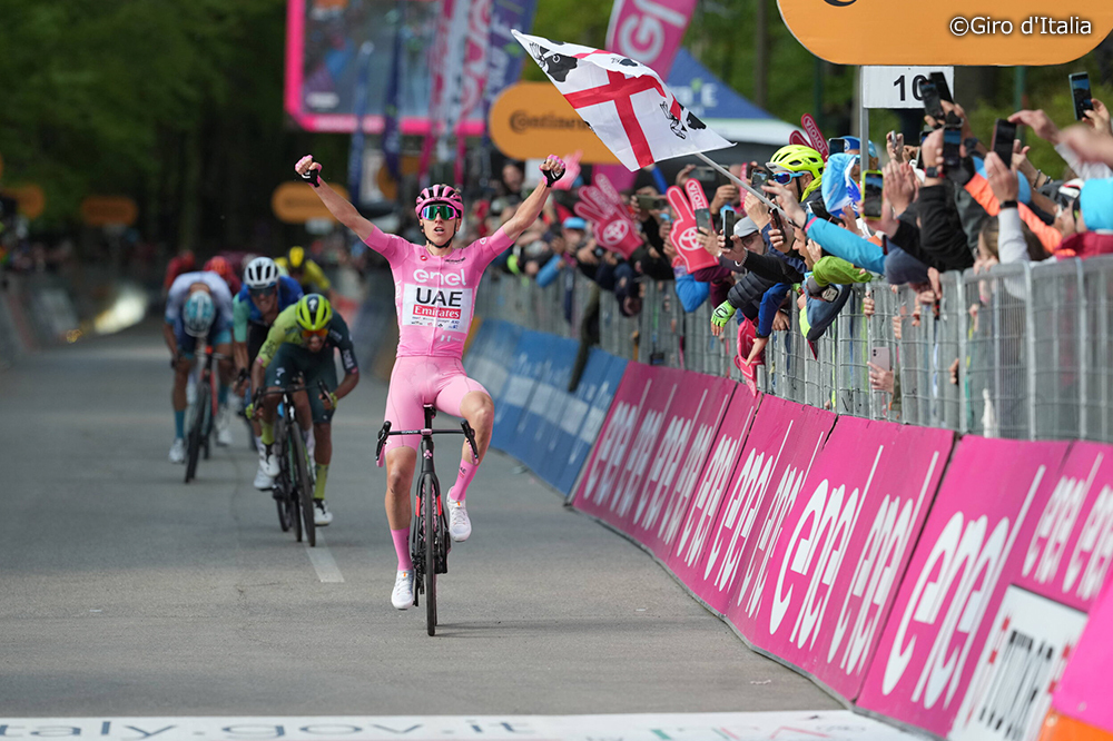 最後の1km、実力者9人でスプリント勝負！ポガチャルが見事に制し、偉業を達成した