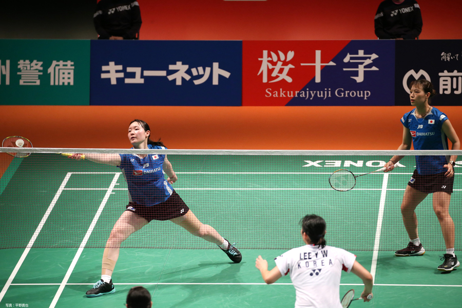 決勝に進出した女子ダブルスの福島／松本