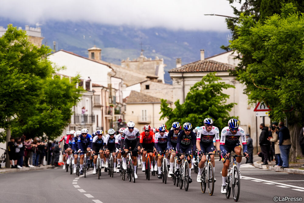 「イタリアの最も美しい村」のひとつ、タリアコッツォを激走