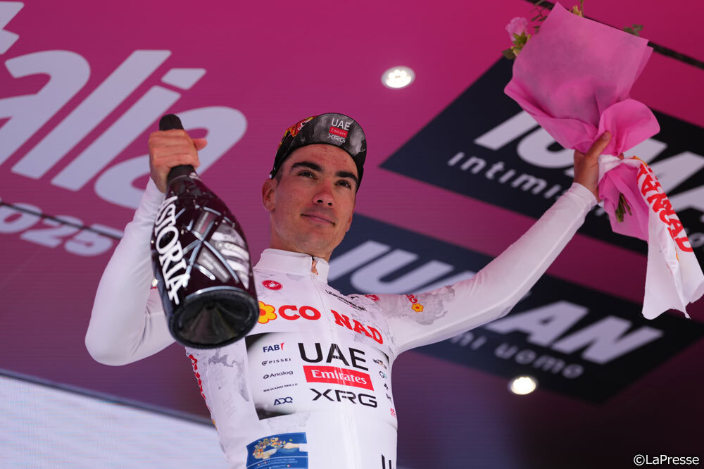 残り300mまで体力を温存していたアユソがステージ勝利を果たす