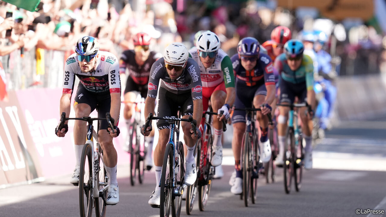 先頭グループの選手たちによる激しい争いが繰り広げられた第18ステージ