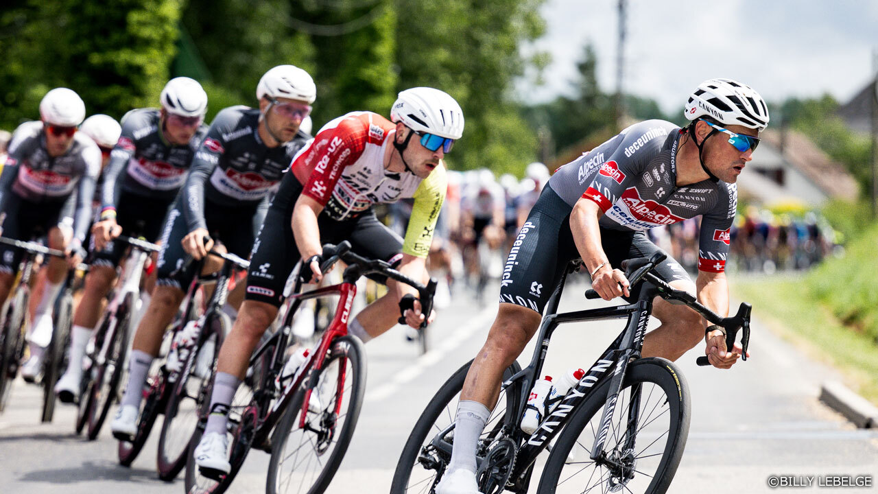 天候が回復し、集団の速度が上がり先頭との差が縮まる