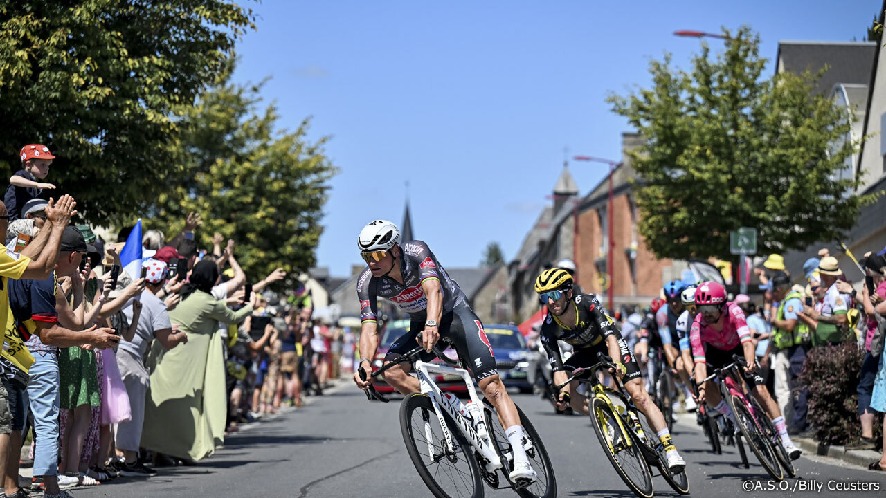 中盤に8人の逃げ集団が形成。125km地点ではメイン集団に対して1分40秒のリード