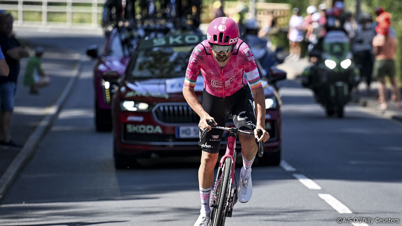 残り27.2kmの山岳ポイントでヒーリーが45秒リード、メイン集団との差は6分以上に拡大、独走が続く