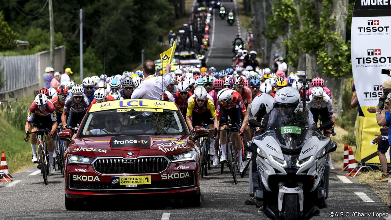 第15ステージ、風景は一転、夏の南仏へ、カルカッソンヌを目指す166人がスタート