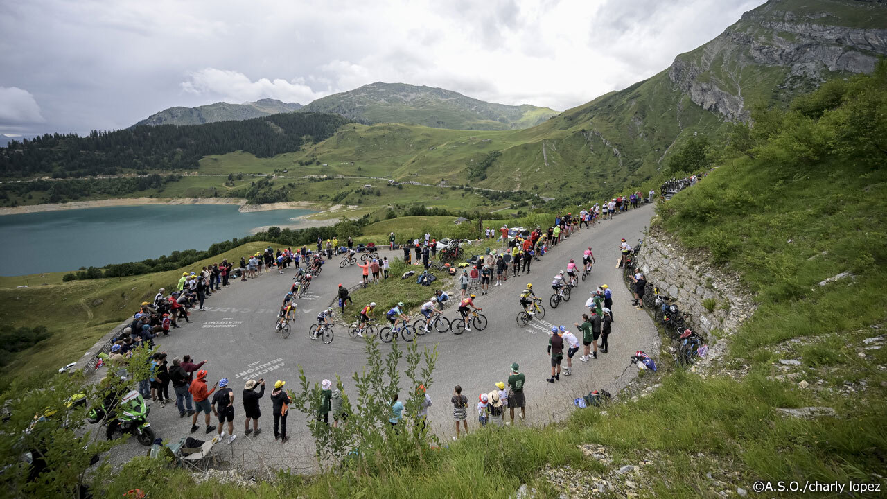コース変更により93.1kmという短い距離に超級山岳が2つ詰め込まれた