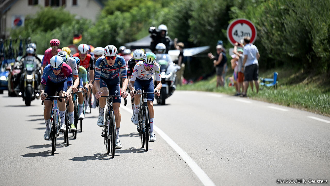 荒天のアタックは先頭13人の勝負へ