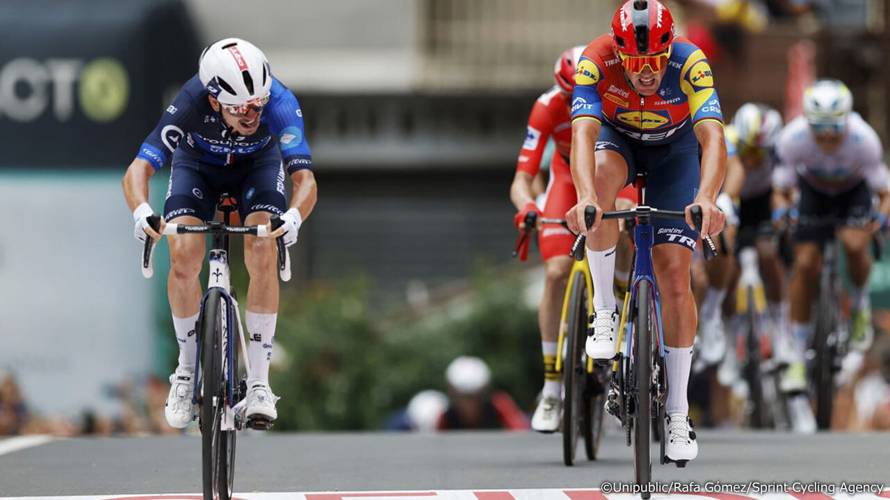 ラスト50mの最終コーナーでトップに立ったゴデュがピーダスンをかわしフィニッシュ