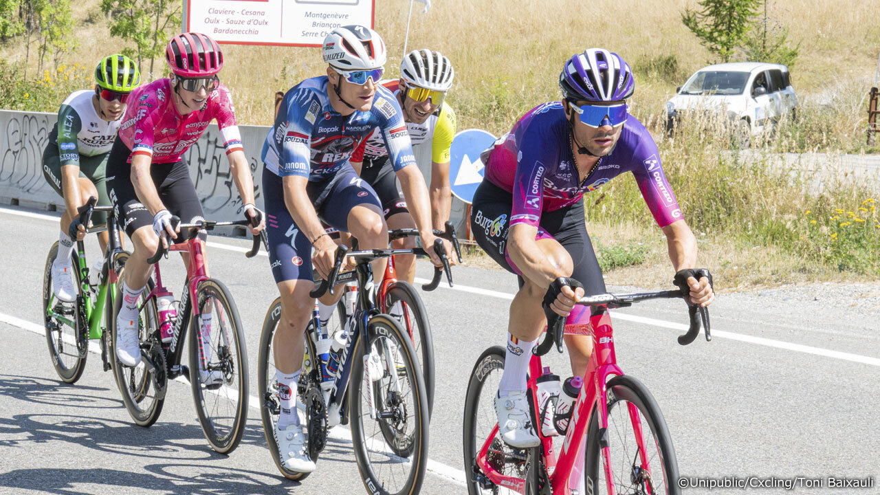 スタート直後にメイン集団から飛び出す注目の5人