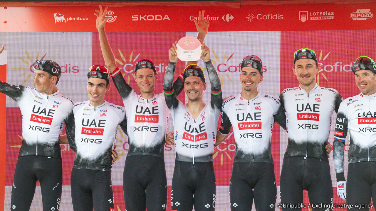 UAEが団結力とスピードでチームタイムトライアルを制し、総合も2位〜4位を独占