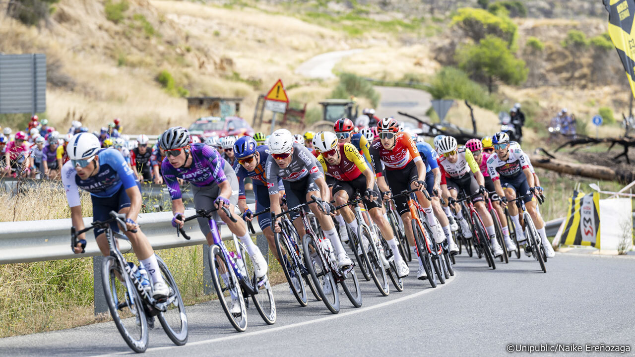 休息日明け、第10ステージのプロトンは超ハイペースとなった