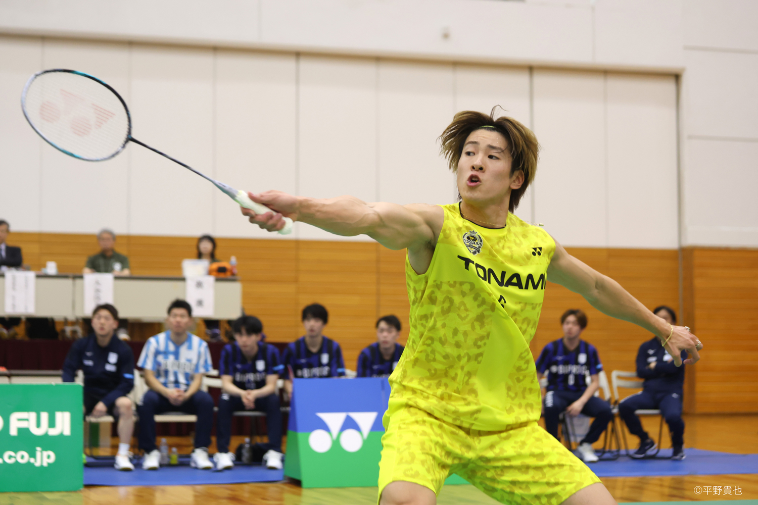 決勝では、秦野が第1シングルスで大きな仕事を果たした
